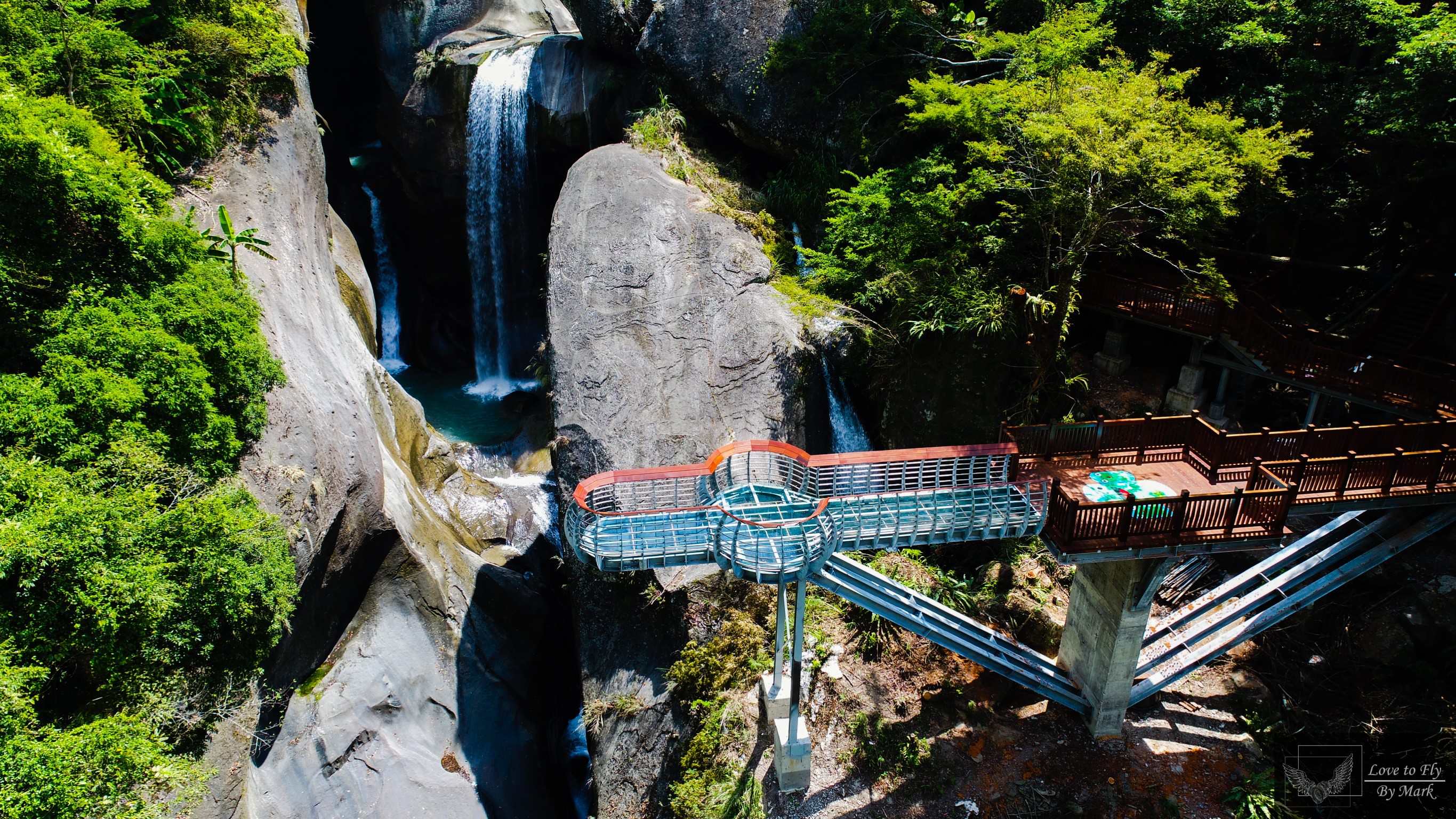 新竹尖石旅遊景點 青蛙石天空步道最新報導 門票 開放時間 地址 停車場資訊 交通方式 線上預約 ㄚ綾綾單眼皮大眼睛