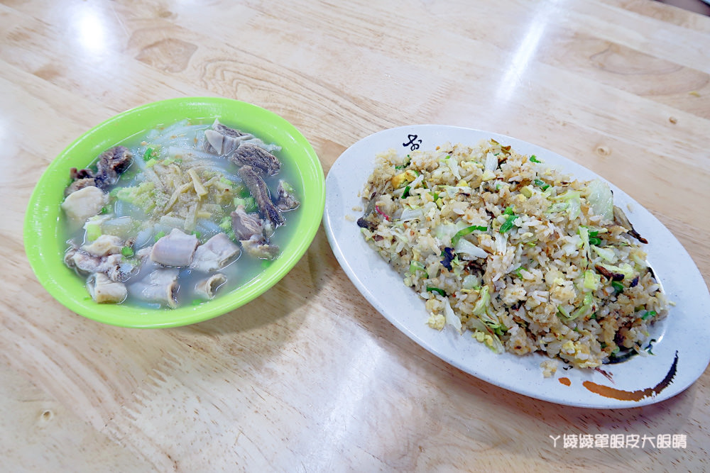 新竹竹蓮市場美食小吃推薦！旺記米粉湯，特色粗米粉跟鹹魚蛋炒飯