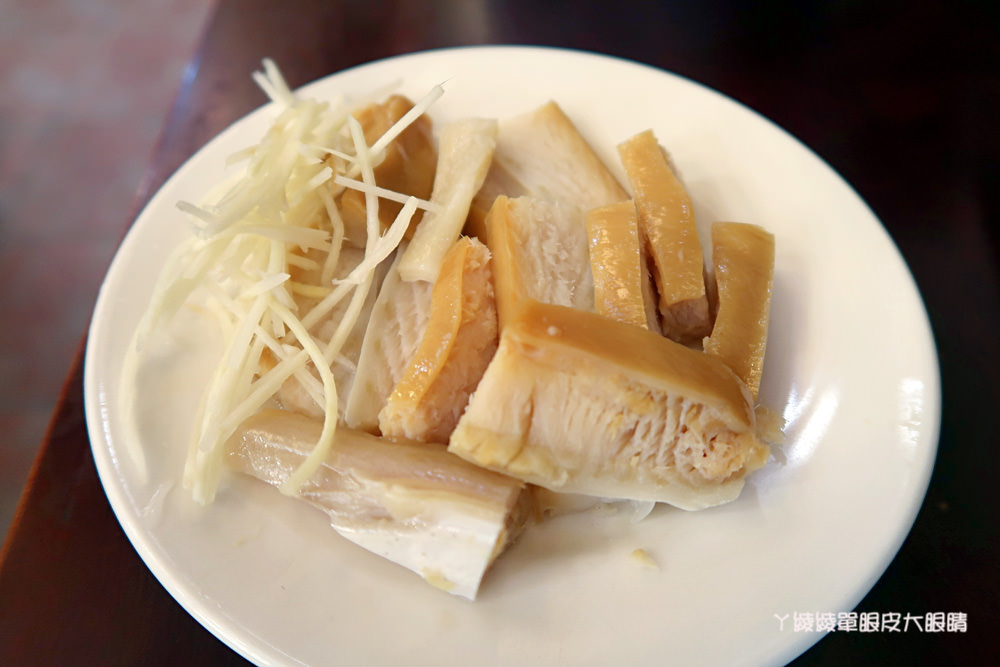 新竹城隍廟美食小吃！推薦北門街的徠食堂，平價好吃的滷肉飯