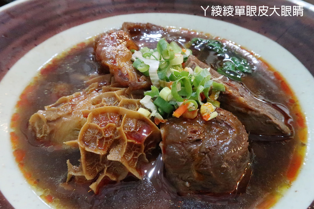 竹北牛肉麵推薦和漢麵食館，必點鮮蝦蒸餃跟麻辣牛三寶麵