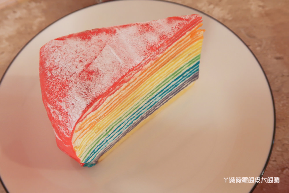 BAKE CODE烘焙密碼，全球第十間門市在新竹！風靡韓國的彩虹千層蛋糕及限量金箔可頌來囉！