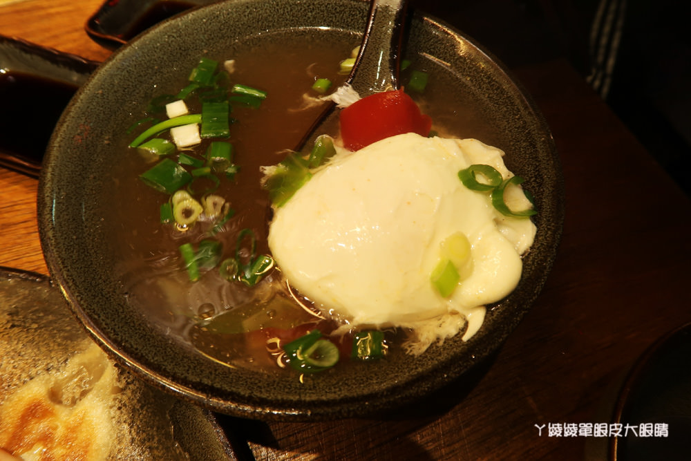 做食豔脆皮煎餃｜很會噴汁的日式冰花煎餃！等有點久但我會再回訪的新竹宵夜美食