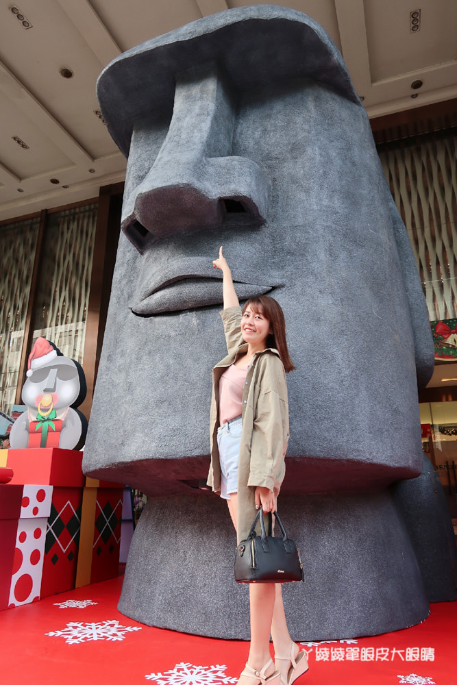 新竹扭蛋無極限！巨型5公尺高的摩艾石像來新竹大遠百了！石來運轉百元轉盤
