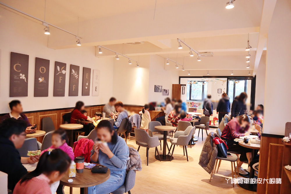 路易莎咖啡新竹市府店試營運！新竹第一家結合親子空間及圖書館概念的路易莎門市