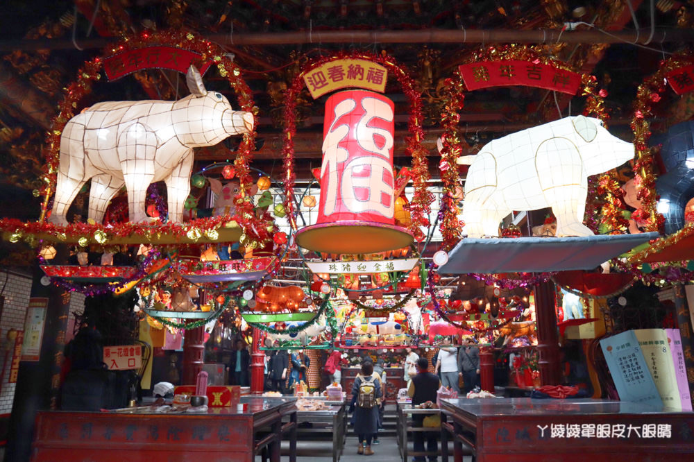 新竹都城隍廟花燈今日點燈，近三百件手工花燈作品將展示一個月