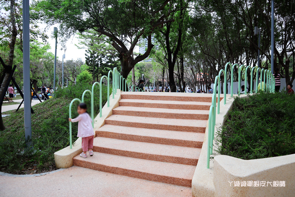 新竹免費親子旅遊景點推薦！新竹公園大沙坑，北台灣最長特色沙坑在新竹孔廟、新竹動物園旁