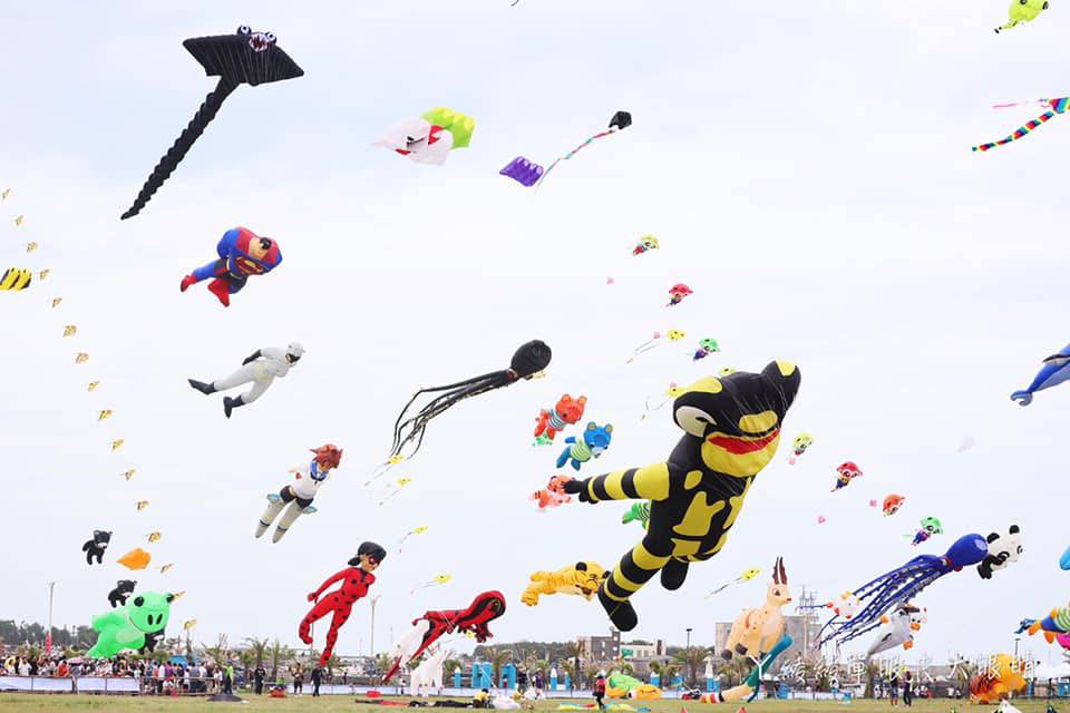 2019新竹市國際風箏節活動節目表、接駁車停車資訊整理！超人特攻隊、貓女將在新竹漁港登場