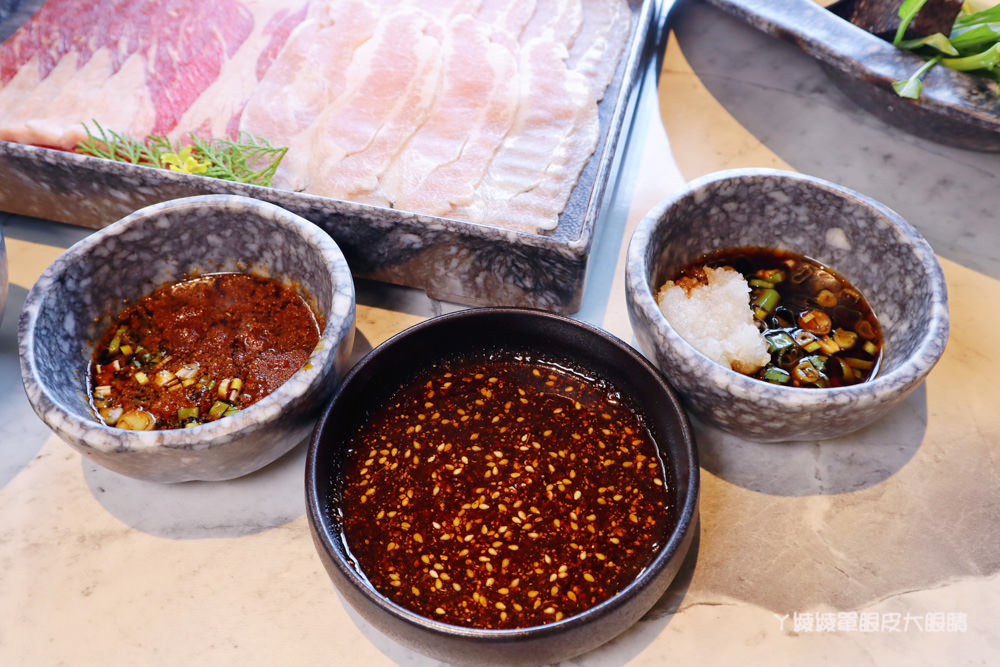 新竹火鍋月團圓火鍋，這間竹北火鍋店還可以賞月！全程桌邊服務，個人鴛鴦鍋滿足你的胃