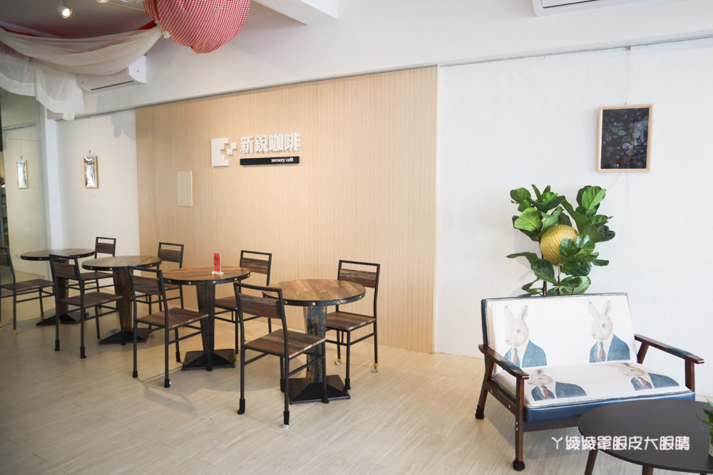 新竹深夜咖啡廳推薦新銳咖啡西大店，有插座wifi不限時貓咪餐廳！水潤餅漢堡好好吃