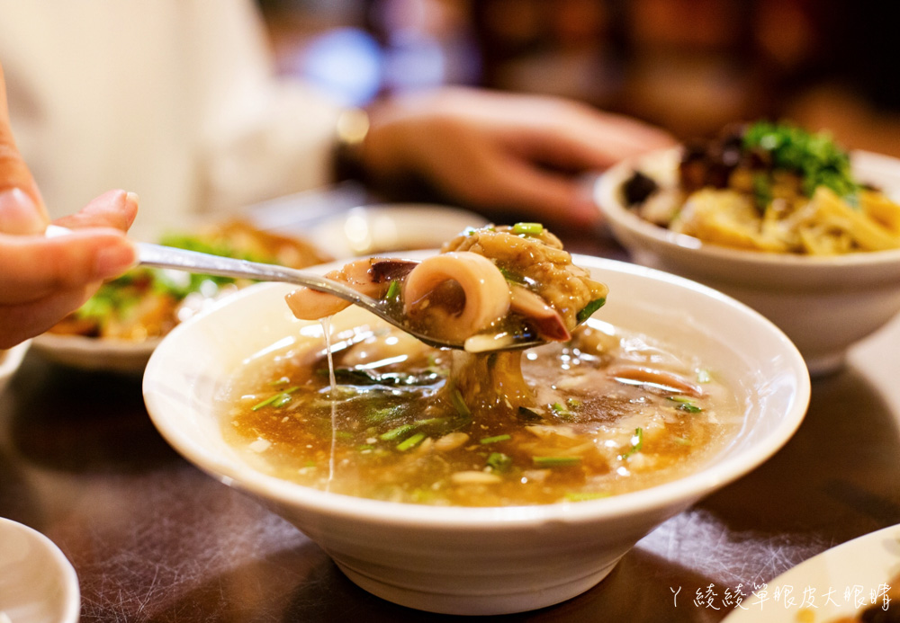 新竹美食小吃推薦光華魷魚羹！一碗五十元可吃到三種料！古早味客家湯圓、麵疙瘩、米苔目