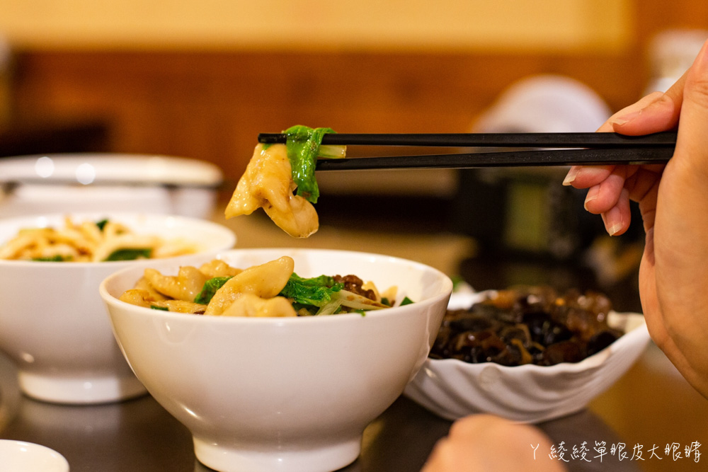 新竹美食小吃推薦光華魷魚羹！一碗五十元可吃到三種料！古早味客家湯圓、麵疙瘩、米苔目