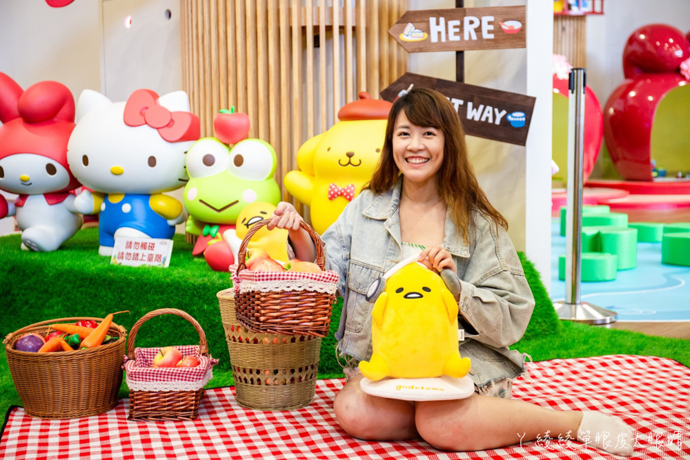 台灣首間三麗鷗樂園在苗栗頭份！Hello Kitty蘋果村親子餐廳，室內野餐風、主題遊樂設施介紹