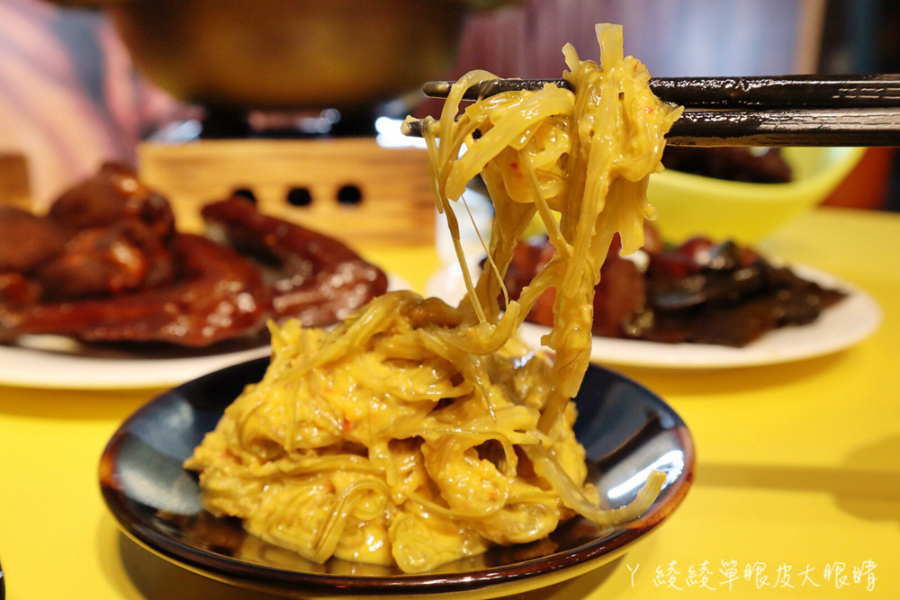 新竹城隍廟美食推薦一品菓坊！夏天賣冰品，冬天一個人也可以吃薑母雞跟麻辣鴨血豆腐鍋