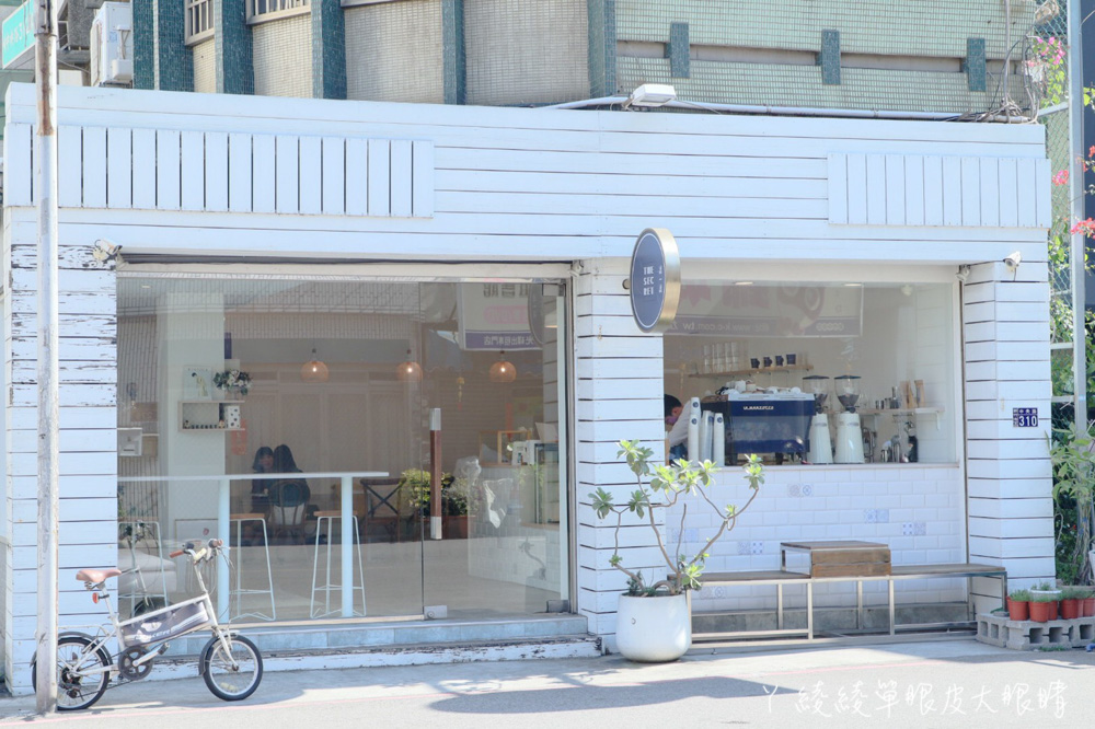 新竹質感咖啡廳推薦謐謐甜點！坐落新竹熱鬧市區的純白夢幻甜點店，提供插座WIFI限時咖啡店