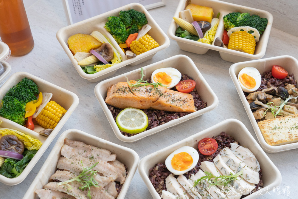 新竹結合小超市概念的健康餐盒外帶便當店，內用空間美得像咖啡廳！午餐便當外送吃這個