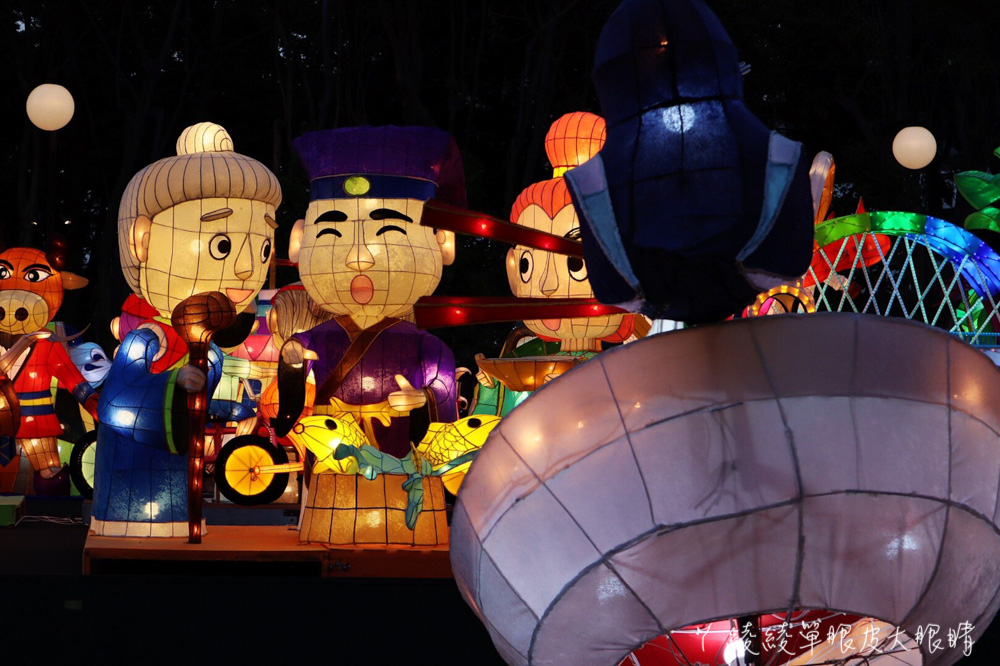 會動會噴煙的花燈在新竹！週末漫步新竹孔廟賞花燈，全國花燈競賽在新竹超過百座吸睛作品