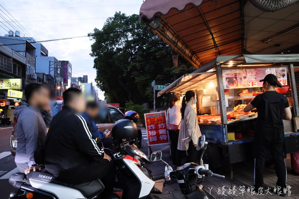 新竹鹹酥雞吃過這家沒？超過十年以上的竹北宵夜美食，排隊等半小時也甘願