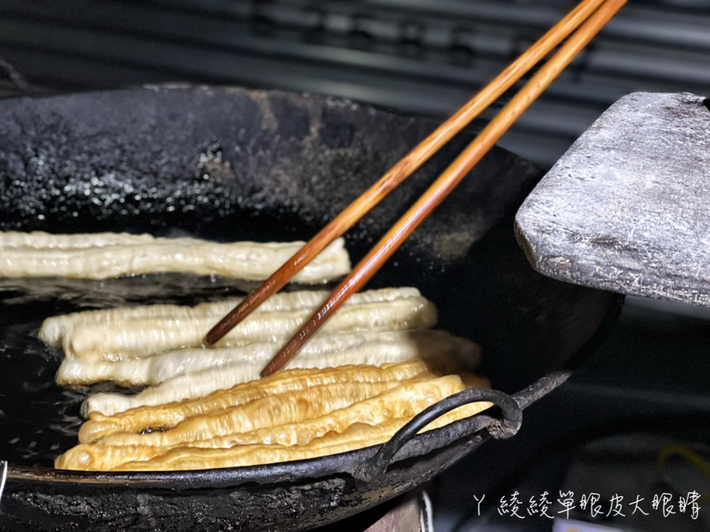 新竹東門市場超過四十年的無名古早味油條，每天只營業四小時！要吃要早點起床