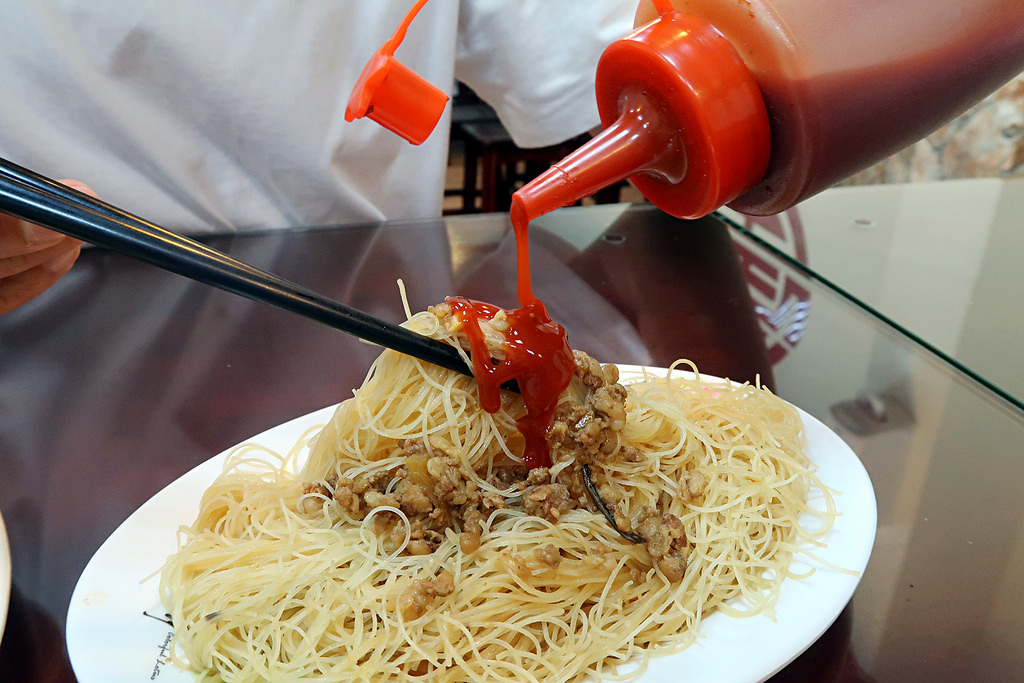 新竹竹北《爆師傅爌肉飯》，台中人懷舊的傳統小吃跟東泉辣椒醬！(已歇業)