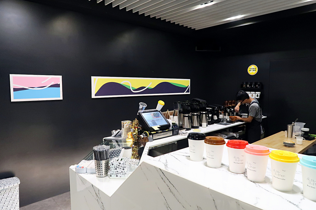 新竹火車站咖啡推薦《風起咖啡》，療癒的七彩杯蓋和風系列明信片（暫停營業）